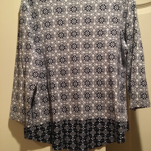 Women’s top - Picture 2 of 3